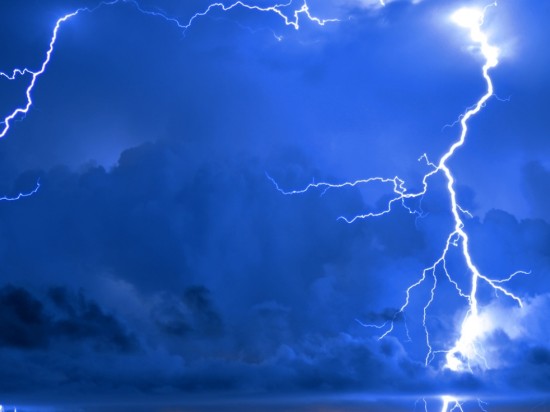 Gdy pies boi się burzy